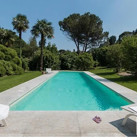 ヴィラ Sleeps 16 Pool Wifi バヴェーノ